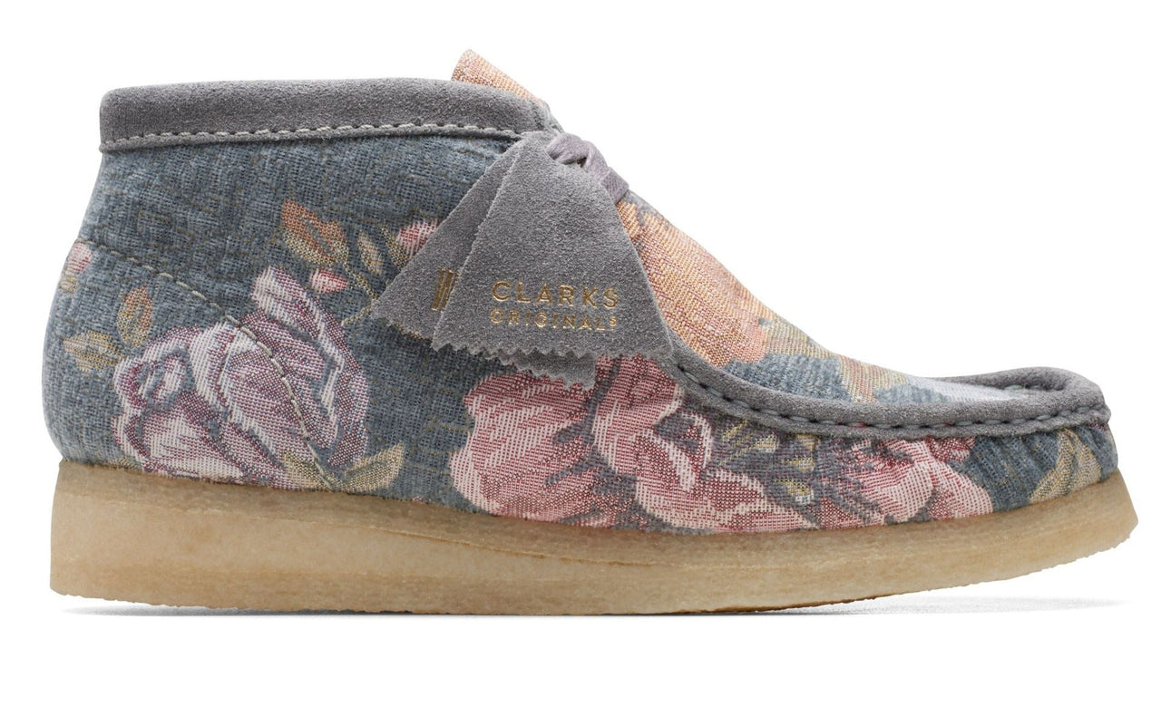 [26169842] Womens Clarks WALLABEE BOOT BLUE FLORAL